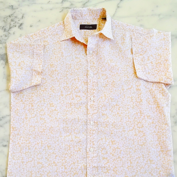 NWOT. Men's Linen and Cotton Short Sleeve Button-Down Shirt w/floral patterns. - Picture 2 of 5